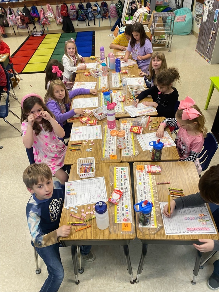 Mrs. Rebecca and Ms. Maryn’s class had a fun Valentine math activity today!