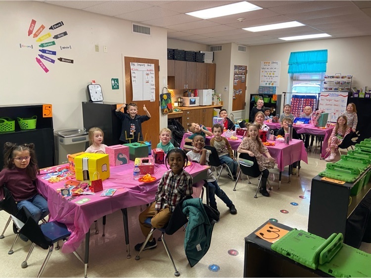 Mrs. Bryant’s class earned a special reward for getting 6 compliments this month. They got to make pizzas! The students celebrated Valentine’s Day today by sharing cards during their party!